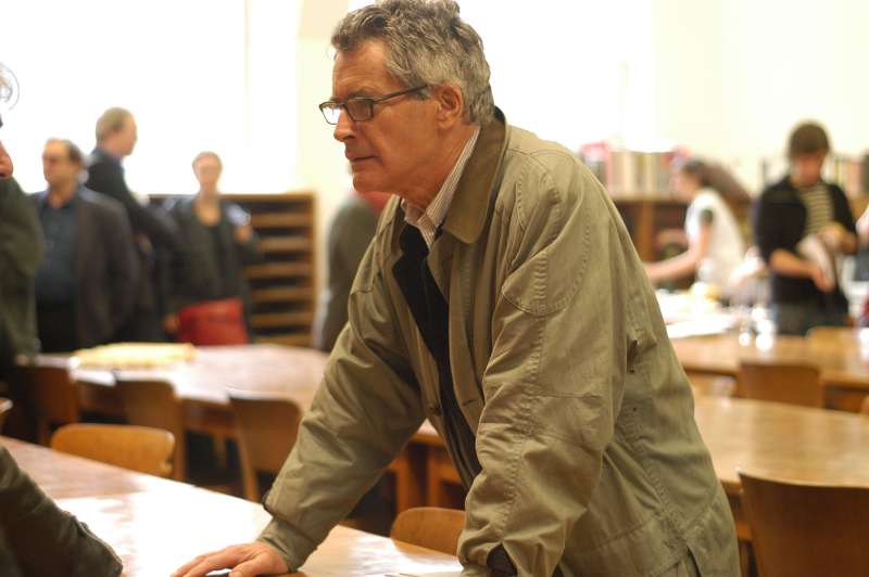 Herman Daled († 2020), premier président de l'association, à la bibliothèque de La Cambre, 2005 © Aurore Dal Mas