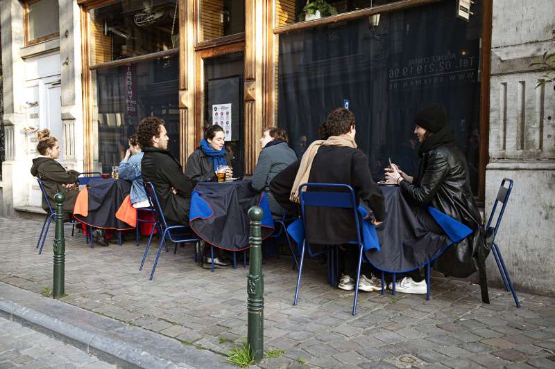 Projet transdisciplinaire design textile-design industriel. Pour la Ville de Bruxelles, 2021: alternatives aux chaufferettes sur les terrasses de café.