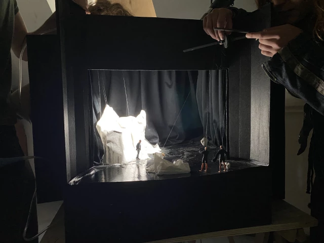 Neige Demoulin : Bachelier 2 : Scenographie en mouvement