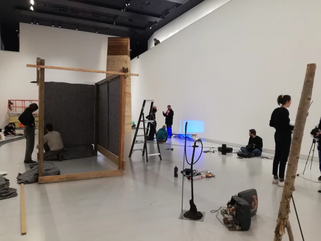 1553165262-1.jpg